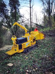 mobile Häckselmaschine im Einsatz